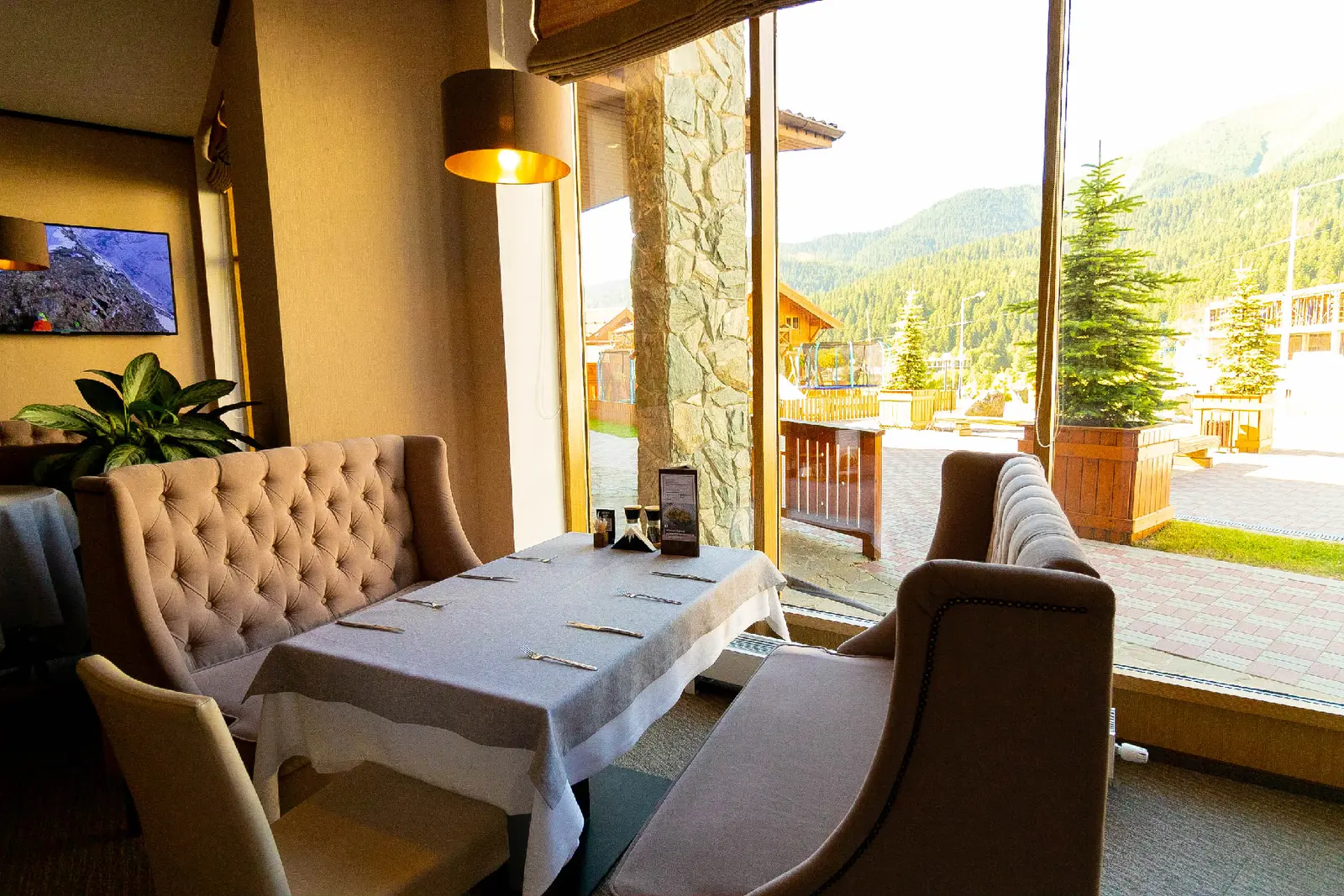 Ресторан «Гризайль» — Arkhyz Royal Resort & SPA — фотография 4