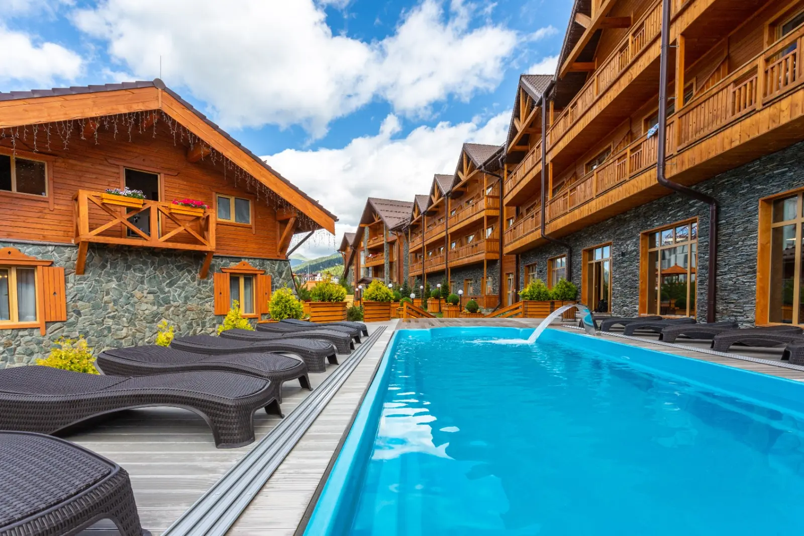 Панорамный бассейн — Arkhyz Royal Resort & SPA — фотография 3